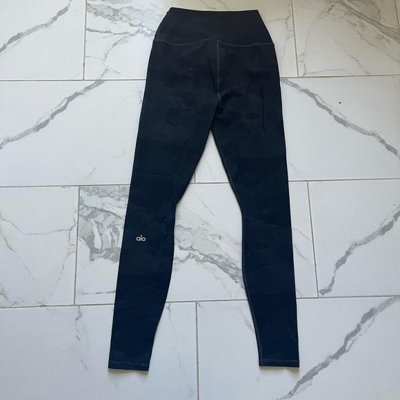 Alo Yoga High-Waist Airlift Leggings black camo size small - Picture 7 of 7